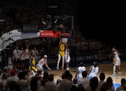 开云APP-篮网完胜雷霆，霍勒迪带队取胜