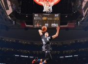 开云体育app-足球场上的和平之光，范戴克关键一球，巴拉圭慈善赛险胜乌克兰