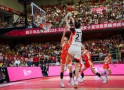 开云体育APP下载-球员拼尽全力，赢得激动人心比赛