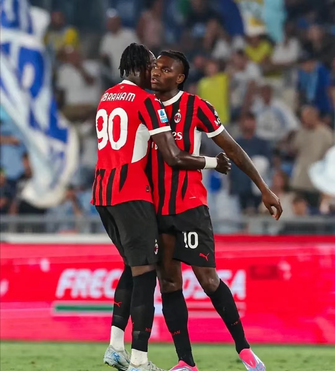 包含AC米兰豪取三分，对手是拉齐奥的词条