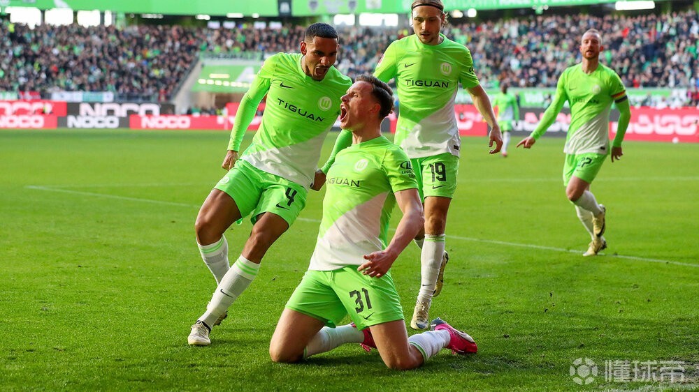 包含沃尔夫斯堡在主场比赛表现出色，取得重要胜利的词条