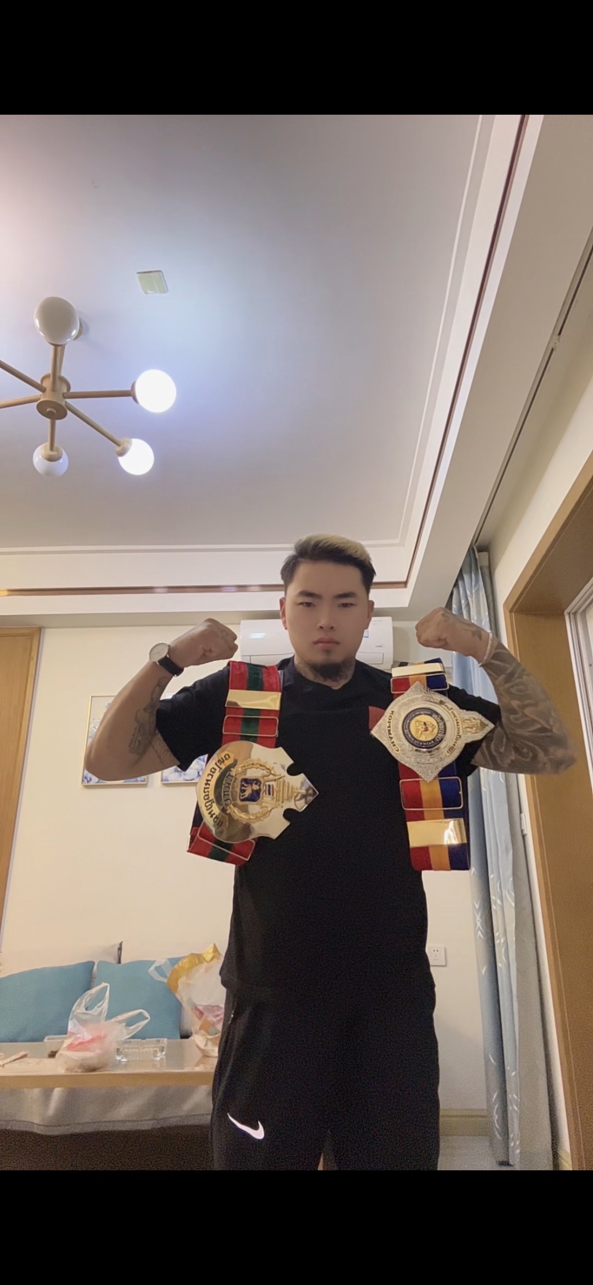 关于拳击再创历史，冠军实至名归的信息