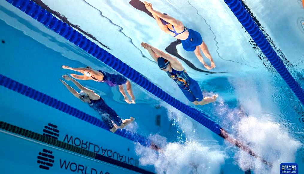 美国游泳选手完胜，刷新世界纪录