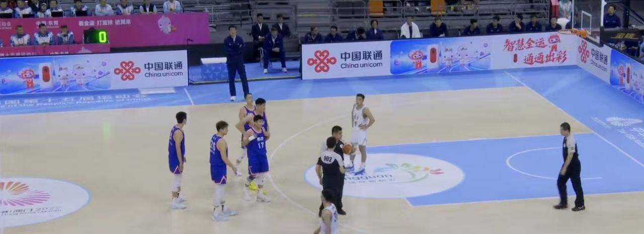 青岛队鏖战尼克斯，胡金秋带队取胜