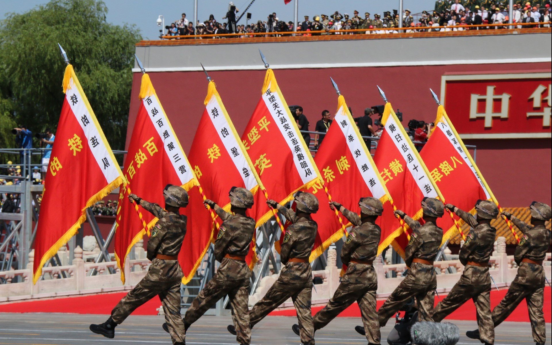 绿茵场的微缩战场，当佩德里统治空间时，南非正如何打穿加拿大